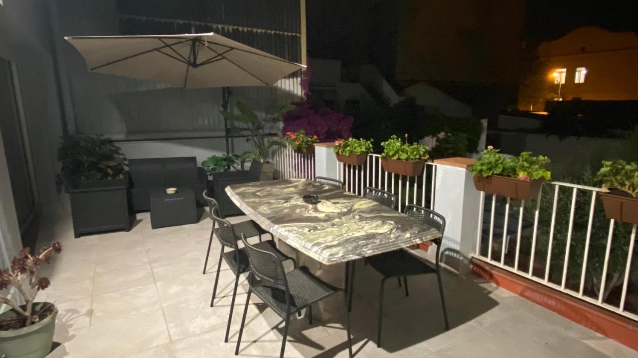 Apartamentos Playa Badalona Bagian luar foto