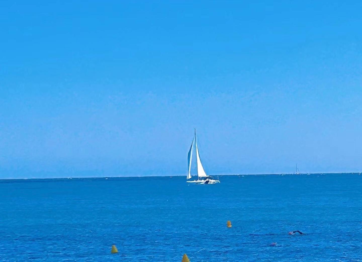 Apartamentos Playa Badalona Bagian luar foto